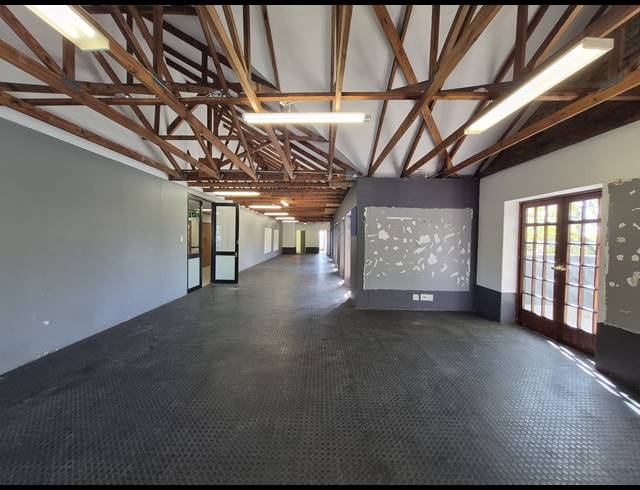 127M² OFFICE TO LET IN PARKMORE